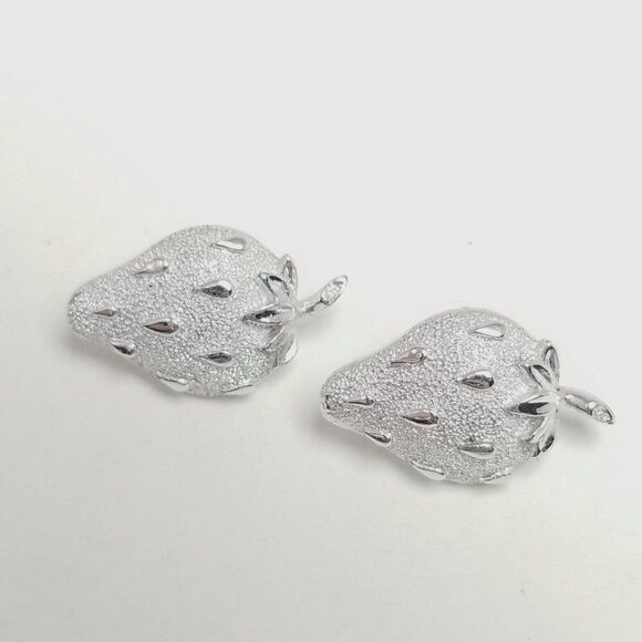 Vintage Sarah Coventry Strawberry Shape Clip On Earrings, Silver Tone, Signed - Picture 2 of 7
